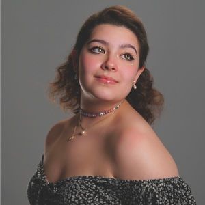 Meet your Posher, Elizabeth